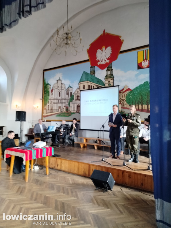Dzień Papieski i Dzień Edukacji Narodowej w ZST nr 1