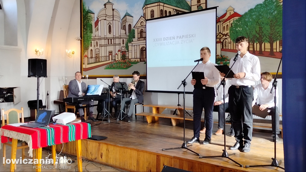 Dzień Papieski i Dzień Edukacji Narodowej w ZST nr 1