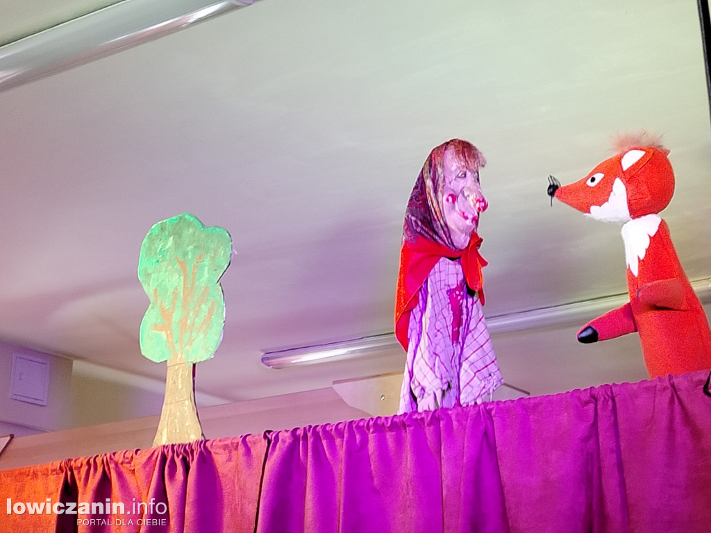 Teatrzyk w przedszkolu Jaś i Małgosia