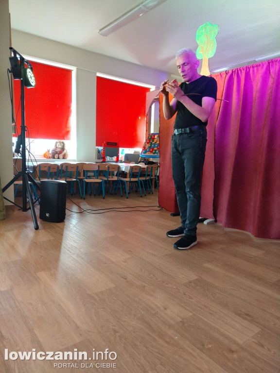 Teatrzyk w przedszkolu Jaś i Małgosia