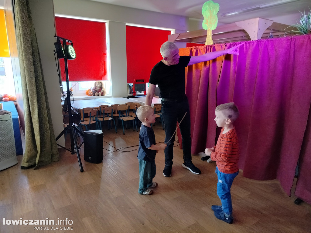 Teatrzyk w przedszkolu Jaś i Małgosia