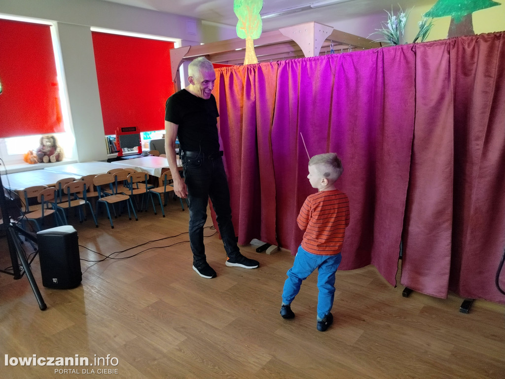 Teatrzyk w przedszkolu Jaś i Małgosia