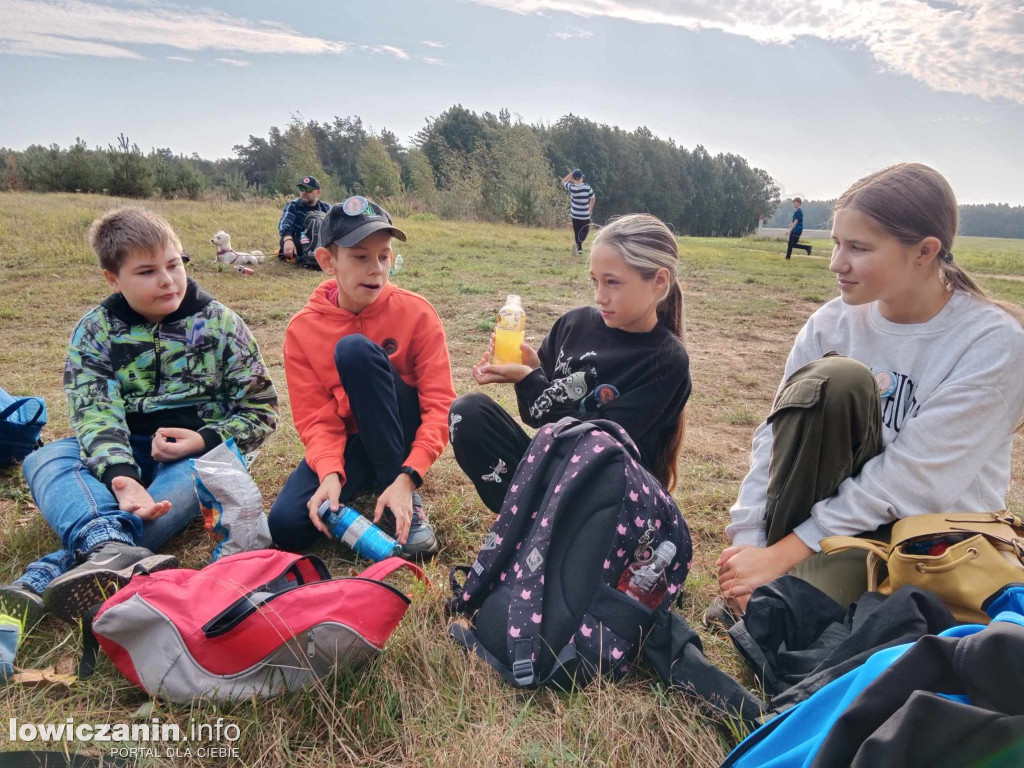 Uczniowie SP w Mastkach na pieszym rajdzie