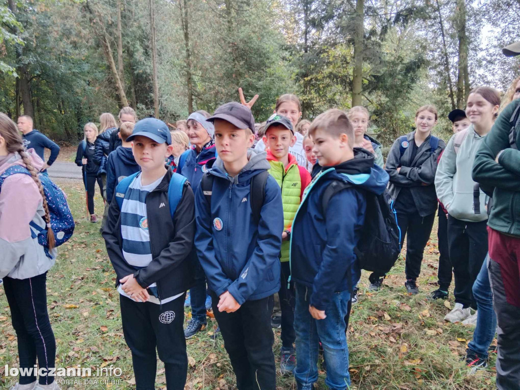 Uczniowie SP w Mastkach na pieszym rajdzie