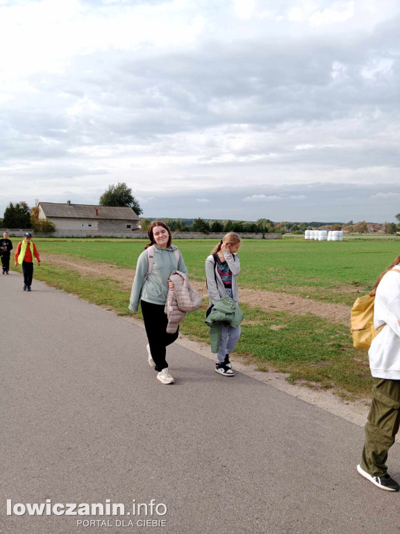Uczniowie SP w Mastkach na pieszym rajdzie