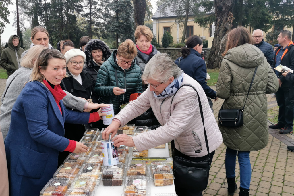 Domaniewice. Kiermasz ciast dla Zosi