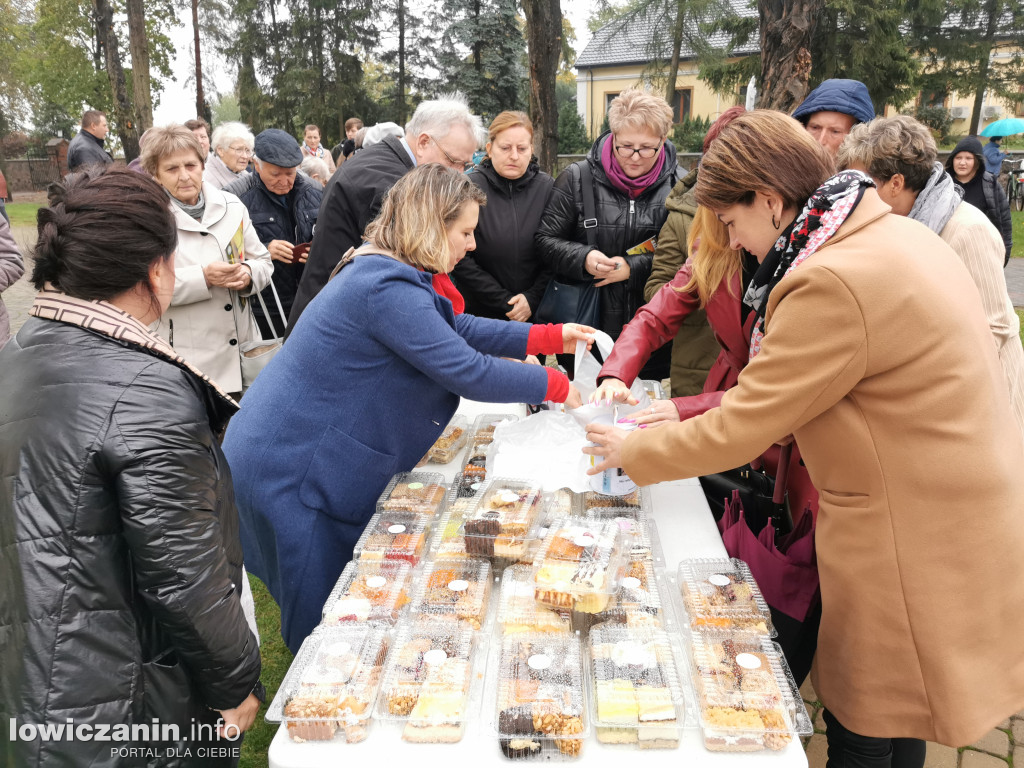 Domaniewice. Kiermasz ciast dla Zosi