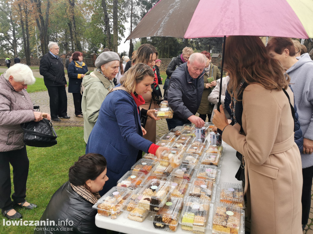 Domaniewice. Kiermasz ciast dla Zosi