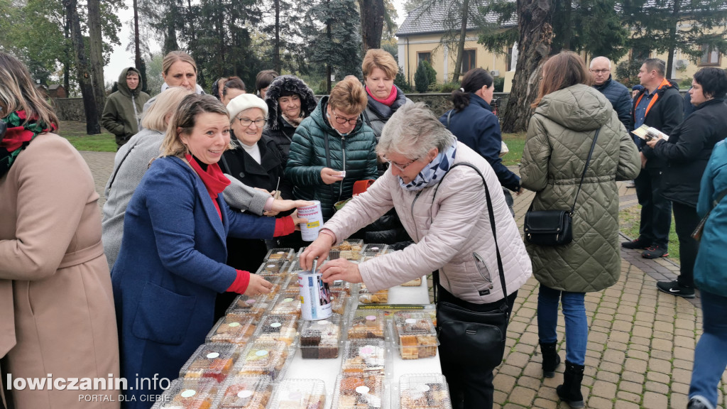 Domaniewice. Kiermasz ciast dla Zosi
