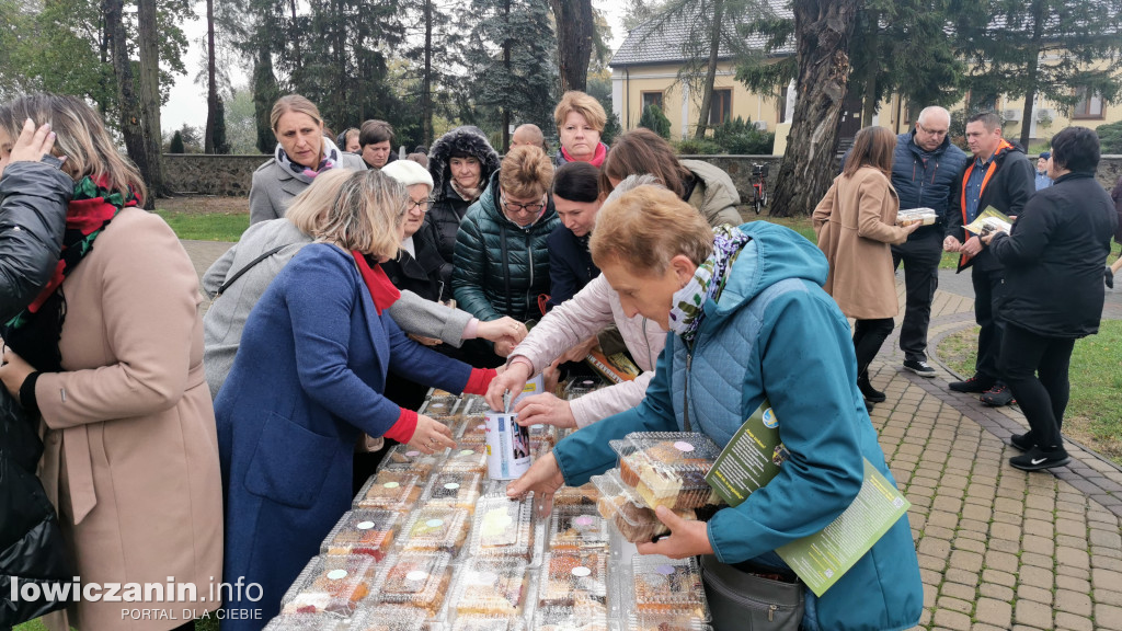 Domaniewice. Kiermasz ciast dla Zosi