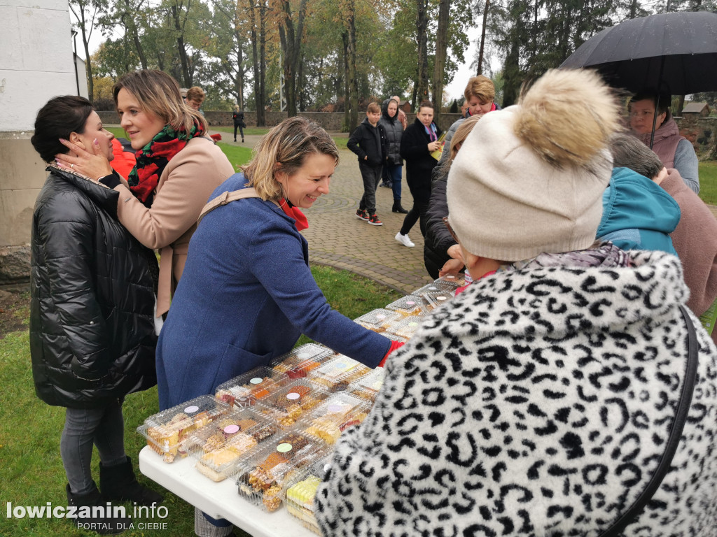 Domaniewice. Kiermasz ciast dla Zosi
