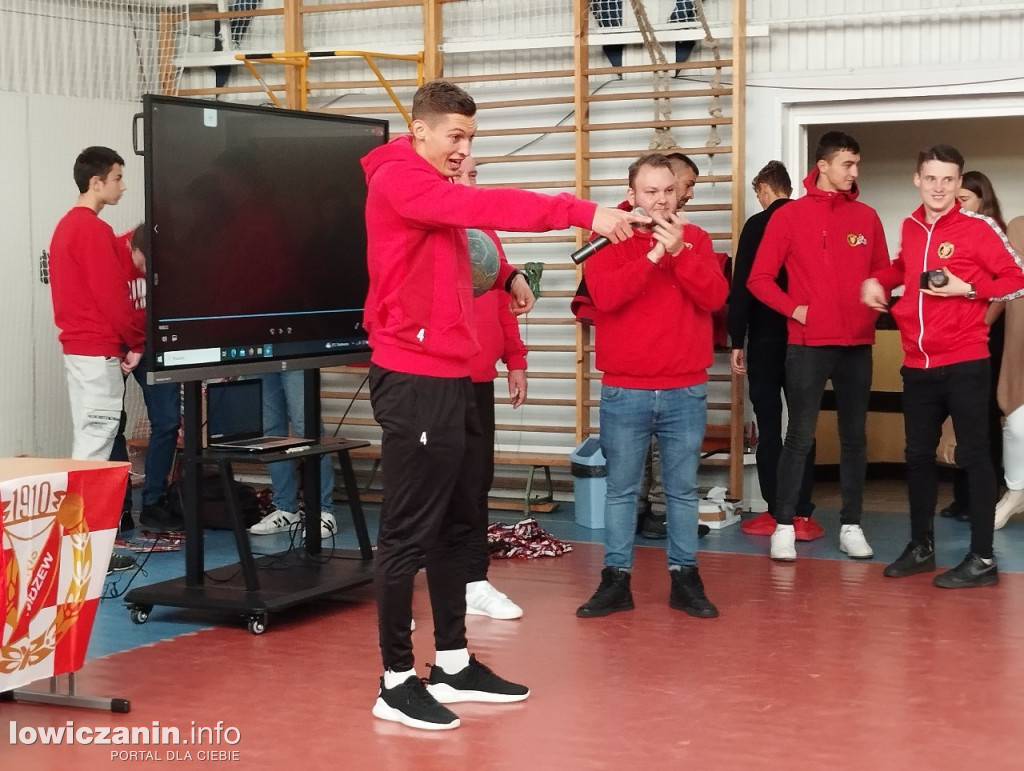 Spotkanie piłkarzy Widzewa z uczniami SP 7
