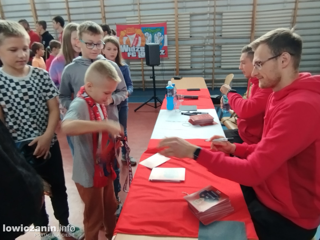 Spotkanie piłkarzy Widzewa z uczniami SP 7