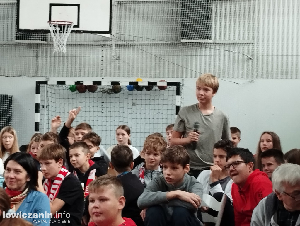 Spotkanie piłkarzy Widzewa z uczniami SP 7
