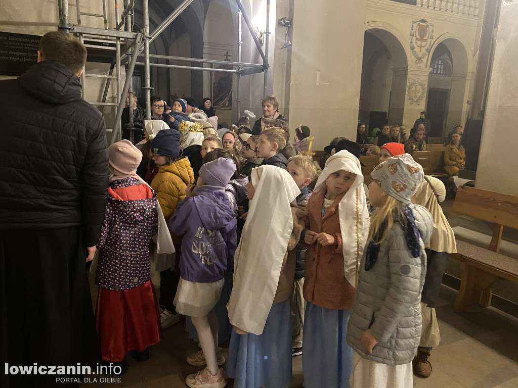 Bal Wszystkich Świętych w Szkole Pijarskiej  - pełen tańców, zabaw i pięknych strojów