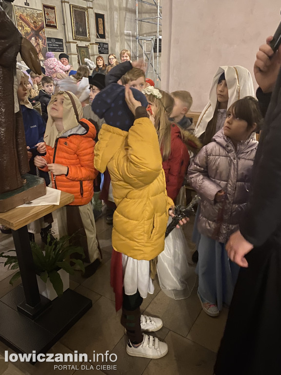 Bal Wszystkich Świętych w Szkole Pijarskiej  - pełen tańców, zabaw i pięknych strojów
