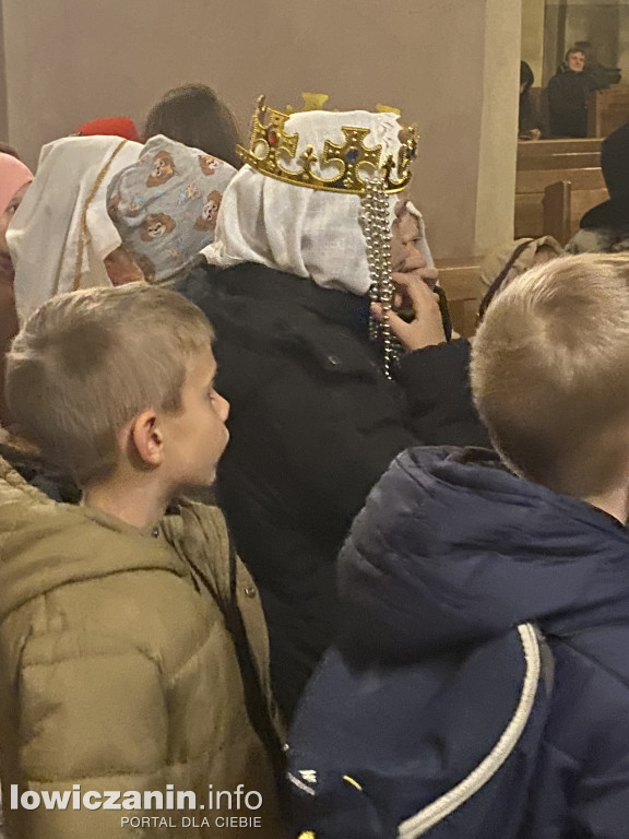 Bal Wszystkich Świętych w Szkole Pijarskiej  - pełen tańców, zabaw i pięknych strojów