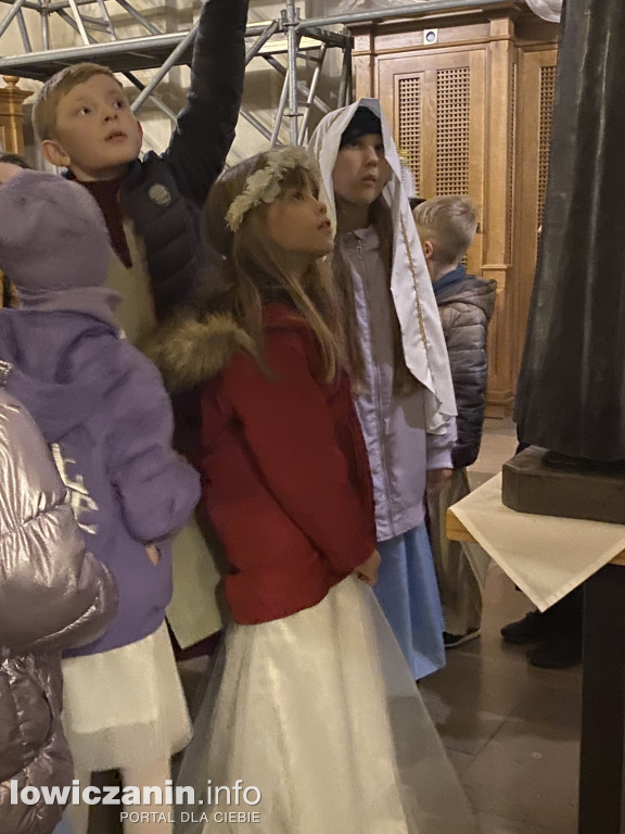 Bal Wszystkich Świętych w Szkole Pijarskiej  - pełen tańców, zabaw i pięknych strojów