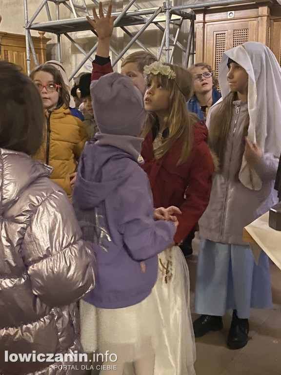 Bal Wszystkich Świętych w Szkole Pijarskiej  - pełen tańców, zabaw i pięknych strojów