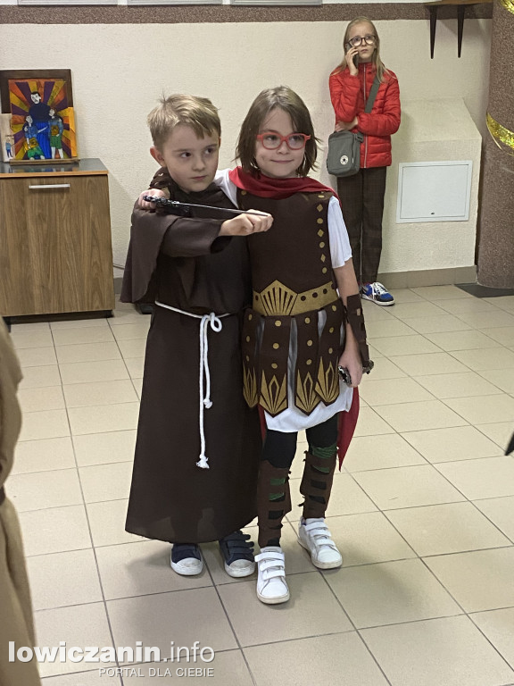 Bal Wszystkich Świętych w Szkole Pijarskiej  - pełen tańców, zabaw i pięknych strojów