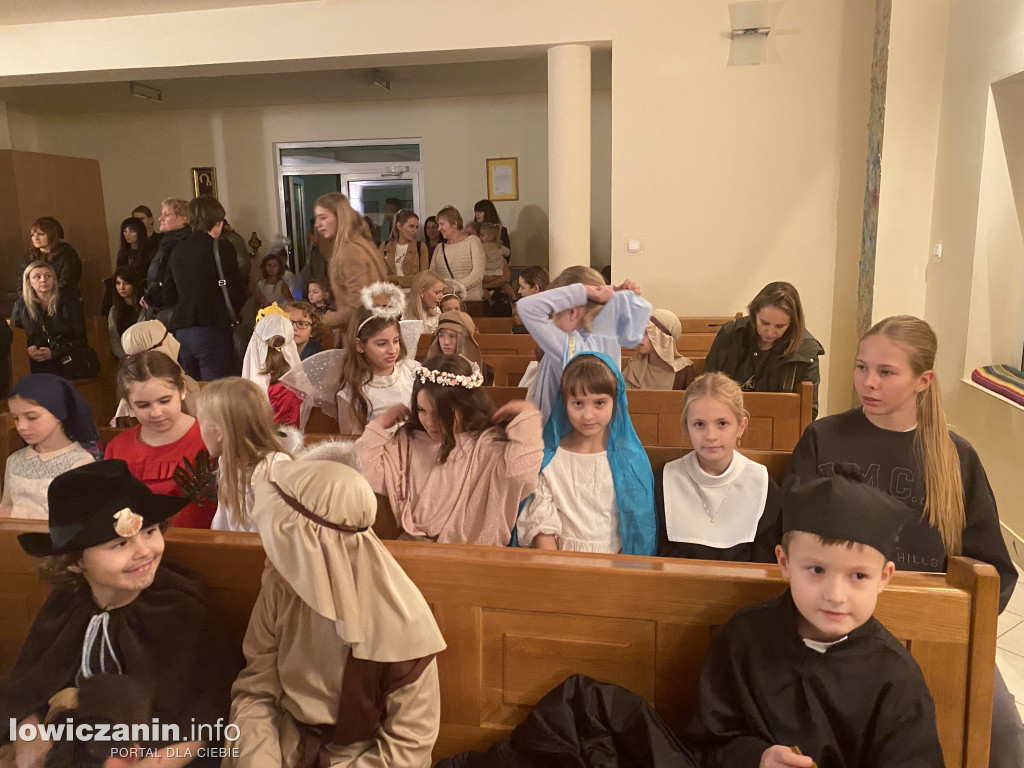 Bal Wszystkich Świętych w Szkole Pijarskiej  - pełen tańców, zabaw i pięknych strojów
