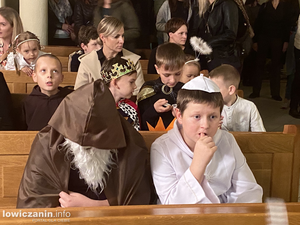Bal Wszystkich Świętych w Szkole Pijarskiej  - pełen tańców, zabaw i pięknych strojów