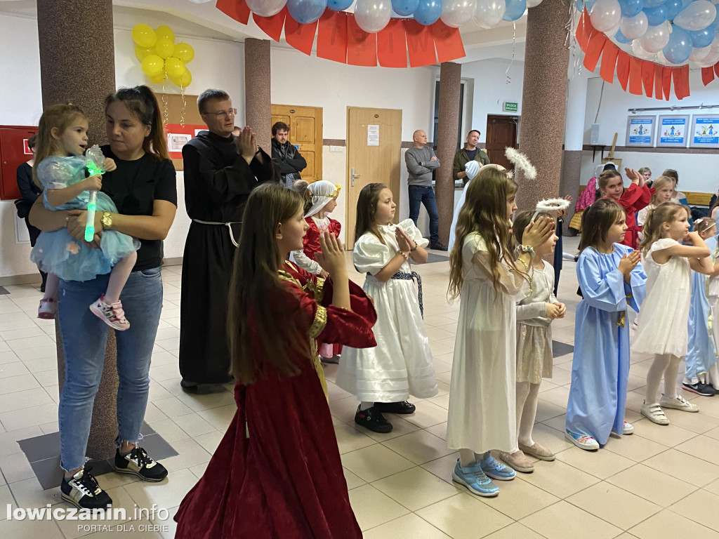 Bal Wszystkich Świętych w Szkole Pijarskiej  - pełen tańców, zabaw i pięknych strojów
