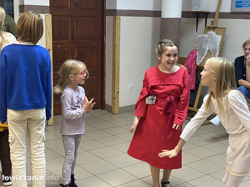 Bal Wszystkich Świętych w Szkole Pijarskiej  - pełen tańców, zabaw i pięknych strojów