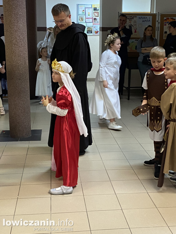 Bal Wszystkich Świętych w Szkole Pijarskiej  - pełen tańców, zabaw i pięknych strojów