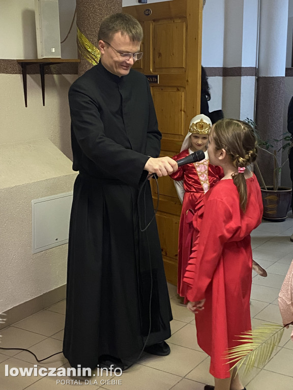 Bal Wszystkich Świętych w Szkole Pijarskiej  - pełen tańców, zabaw i pięknych strojów