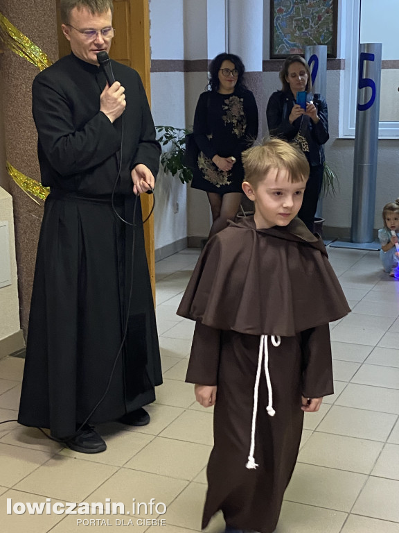 Bal Wszystkich Świętych w Szkole Pijarskiej  - pełen tańców, zabaw i pięknych strojów