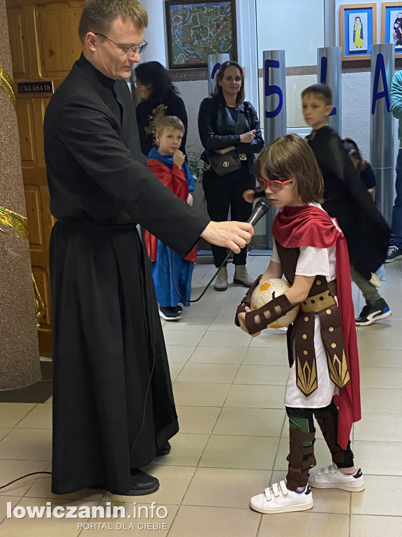 Bal Wszystkich Świętych w Szkole Pijarskiej  - pełen tańców, zabaw i pięknych strojów