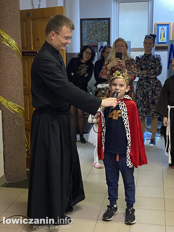 Bal Wszystkich Świętych w Szkole Pijarskiej  - pełen tańców, zabaw i pięknych strojów
