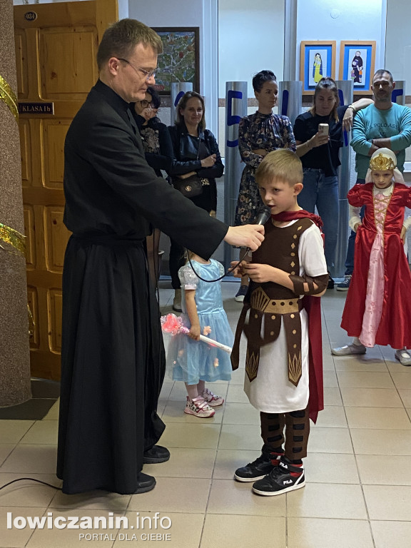 Bal Wszystkich Świętych w Szkole Pijarskiej  - pełen tańców, zabaw i pięknych strojów