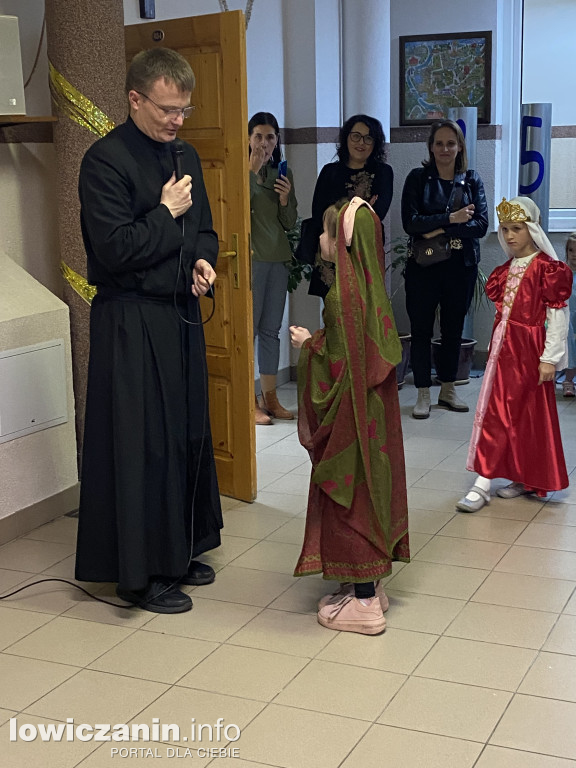 Bal Wszystkich Świętych w Szkole Pijarskiej  - pełen tańców, zabaw i pięknych strojów