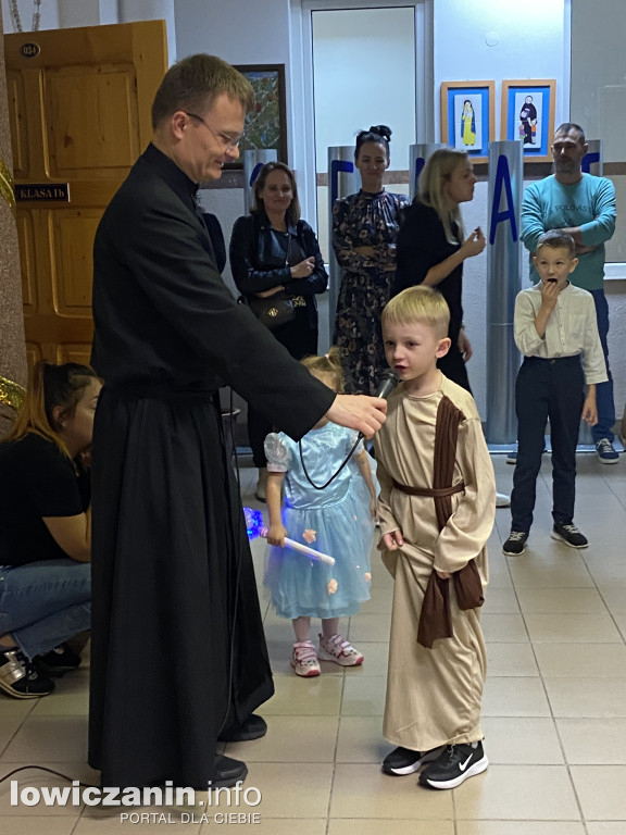 Bal Wszystkich Świętych w Szkole Pijarskiej  - pełen tańców, zabaw i pięknych strojów
