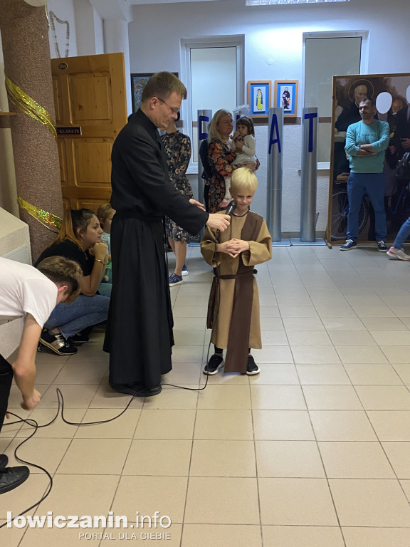 Bal Wszystkich Świętych w Szkole Pijarskiej  - pełen tańców, zabaw i pięknych strojów