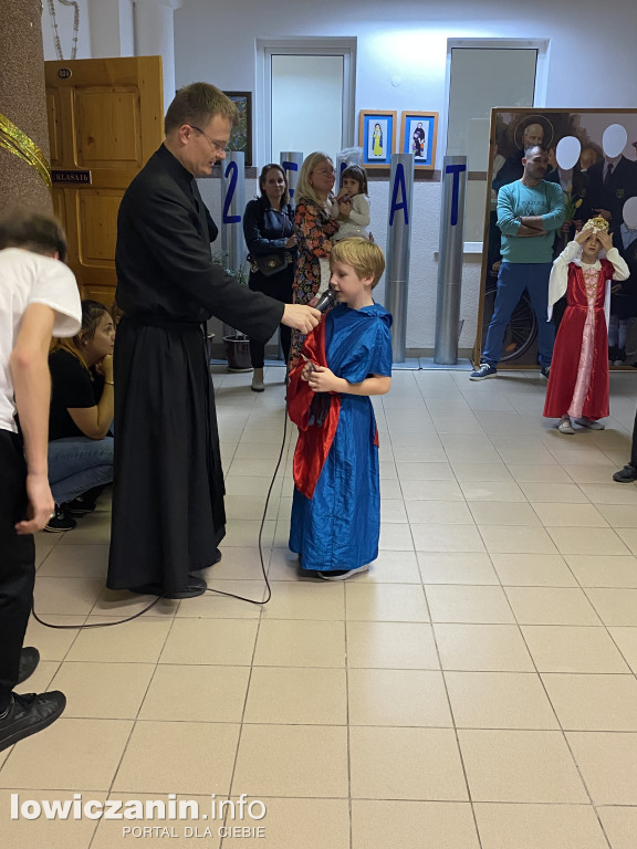 Bal Wszystkich Świętych w Szkole Pijarskiej  - pełen tańców, zabaw i pięknych strojów