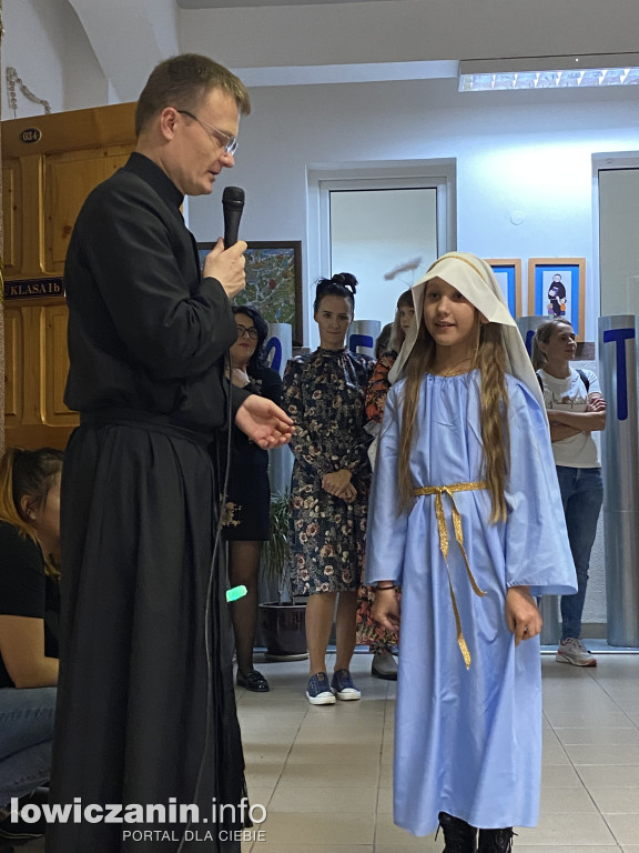Bal Wszystkich Świętych w Szkole Pijarskiej  - pełen tańców, zabaw i pięknych strojów