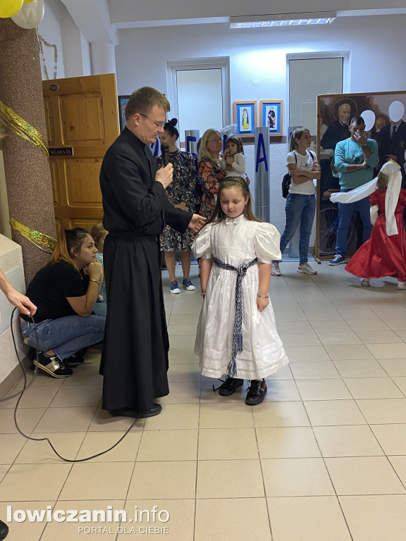 Bal Wszystkich Świętych w Szkole Pijarskiej  - pełen tańców, zabaw i pięknych strojów