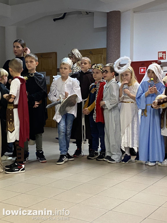 Bal Wszystkich Świętych w Szkole Pijarskiej  - pełen tańców, zabaw i pięknych strojów