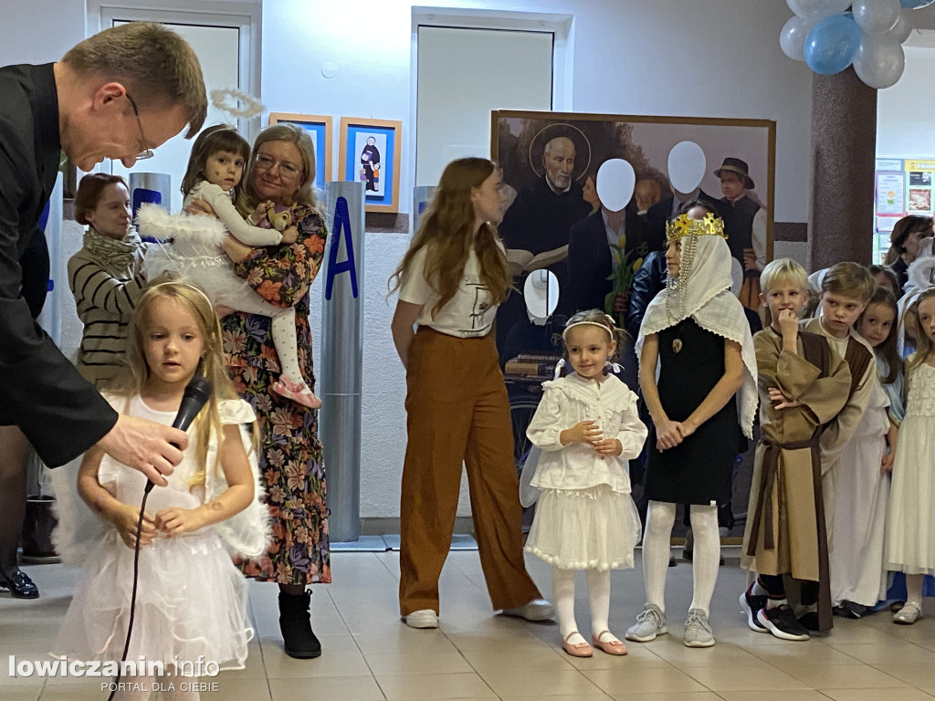 Bal Wszystkich Świętych w Szkole Pijarskiej  - pełen tańców, zabaw i pięknych strojów