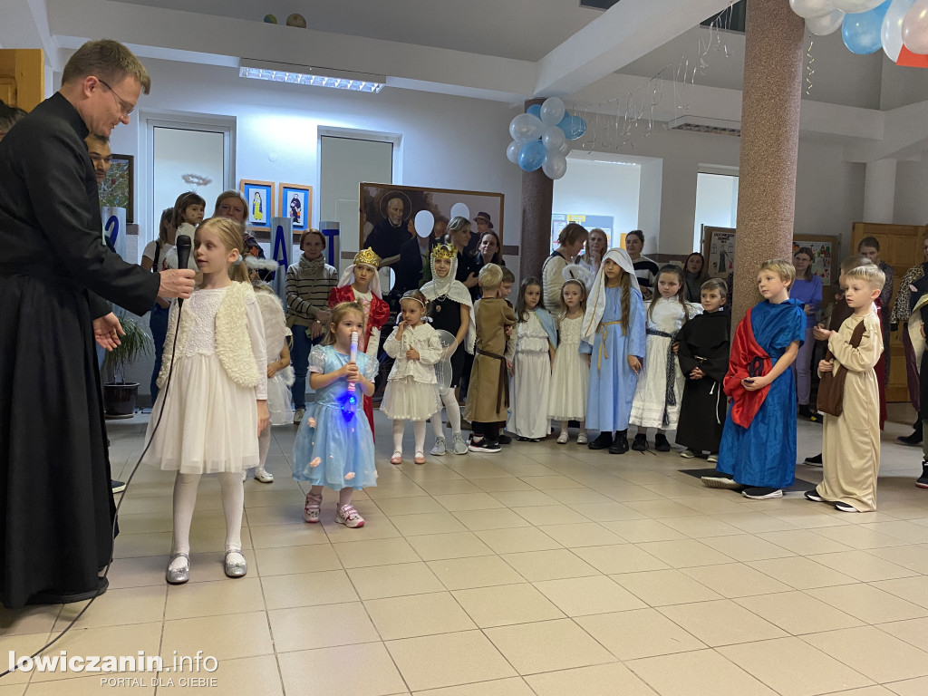 Bal Wszystkich Świętych w Szkole Pijarskiej  - pełen tańców, zabaw i pięknych strojów