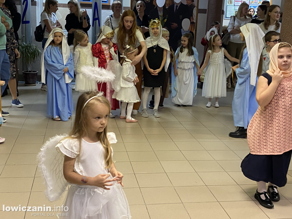 Bal Wszystkich Świętych w Szkole Pijarskiej  - pełen tańców, zabaw i pięknych strojów