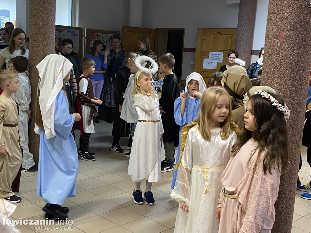 Bal Wszystkich Świętych w Szkole Pijarskiej  - pełen tańców, zabaw i pięknych strojów
