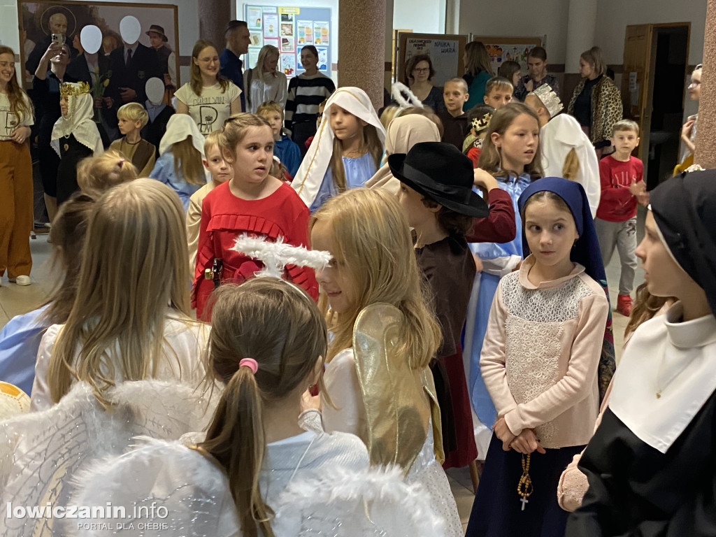 Bal Wszystkich Świętych w Szkole Pijarskiej  - pełen tańców, zabaw i pięknych strojów