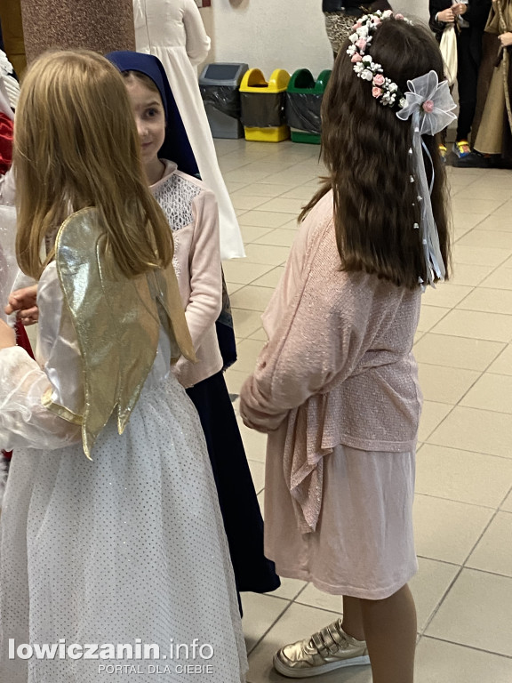 Bal Wszystkich Świętych w Szkole Pijarskiej  - pełen tańców, zabaw i pięknych strojów