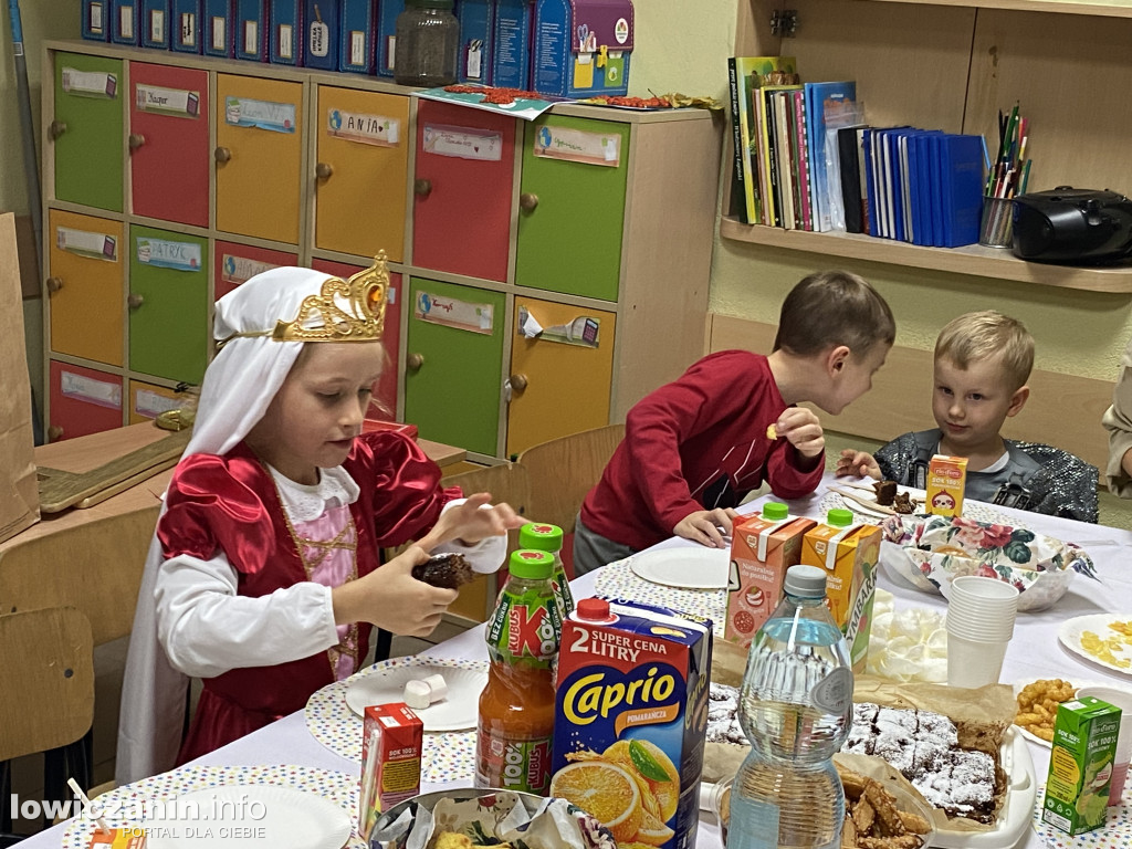 Bal Wszystkich Świętych w Szkole Pijarskiej  - pełen tańców, zabaw i pięknych strojów