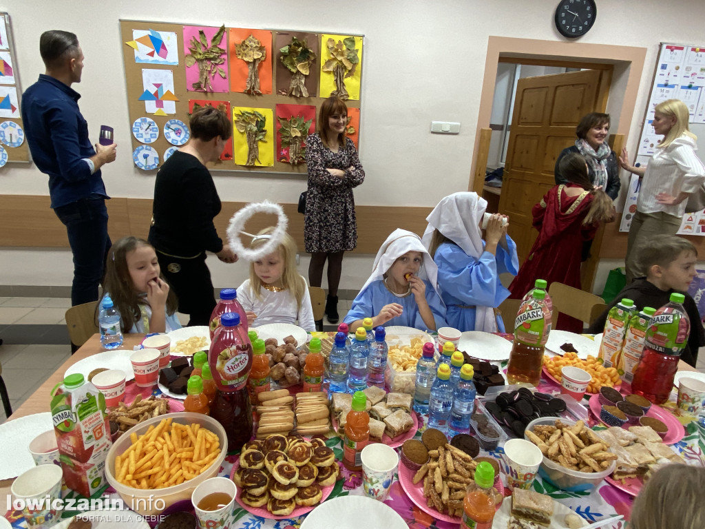 Bal Wszystkich Świętych w Szkole Pijarskiej  - pełen tańców, zabaw i pięknych strojów