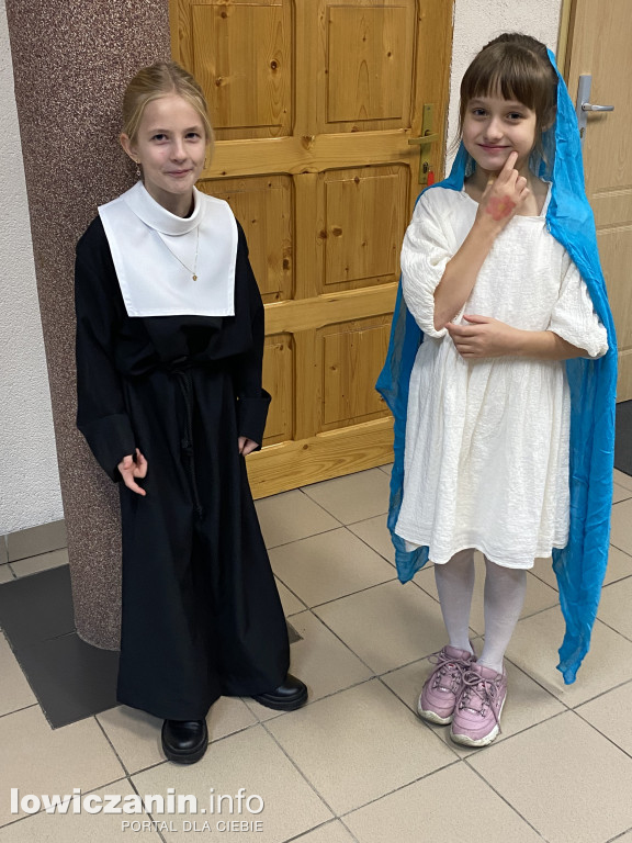 Bal Wszystkich Świętych w Szkole Pijarskiej  - pełen tańców, zabaw i pięknych strojów